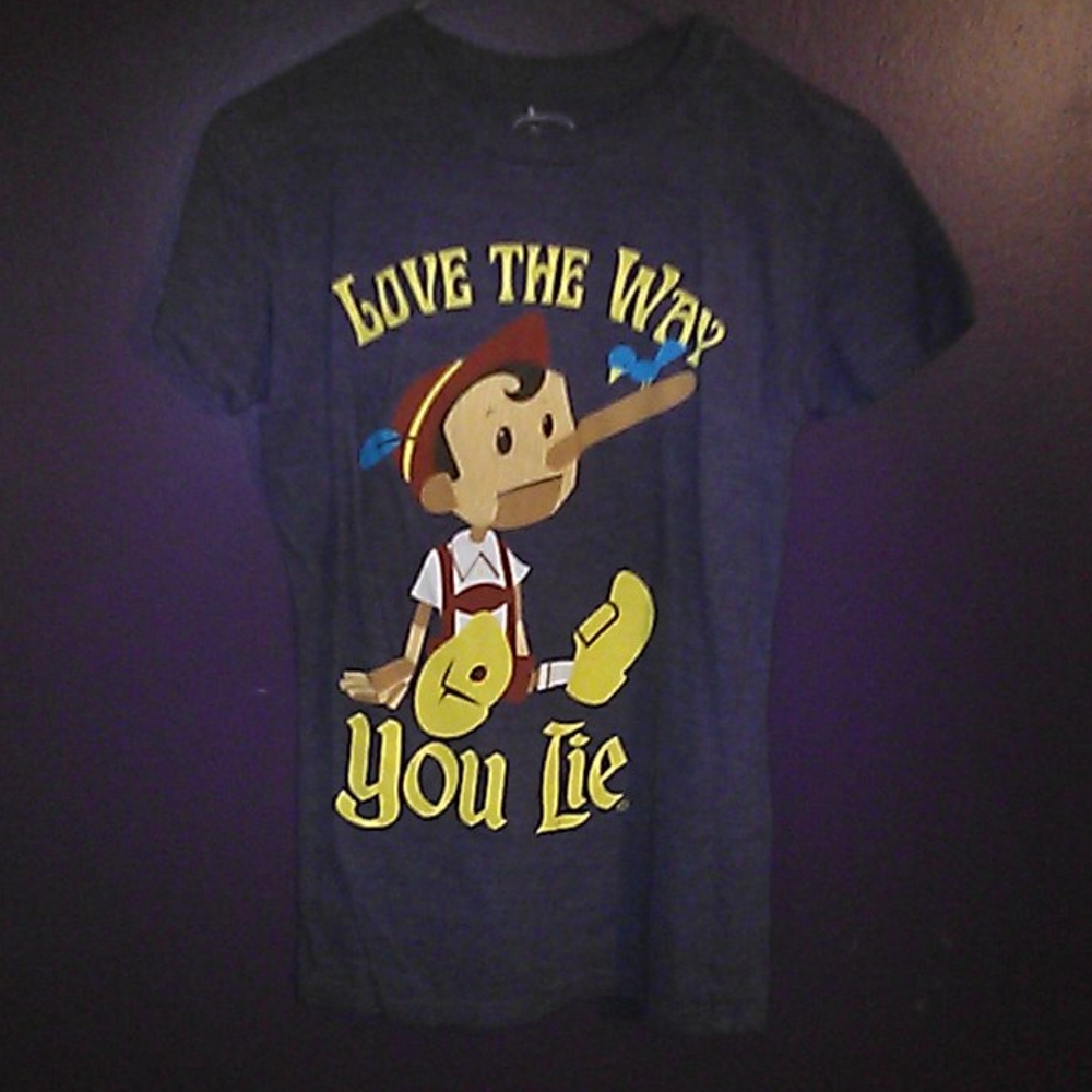 Love the way you lie T-shirt